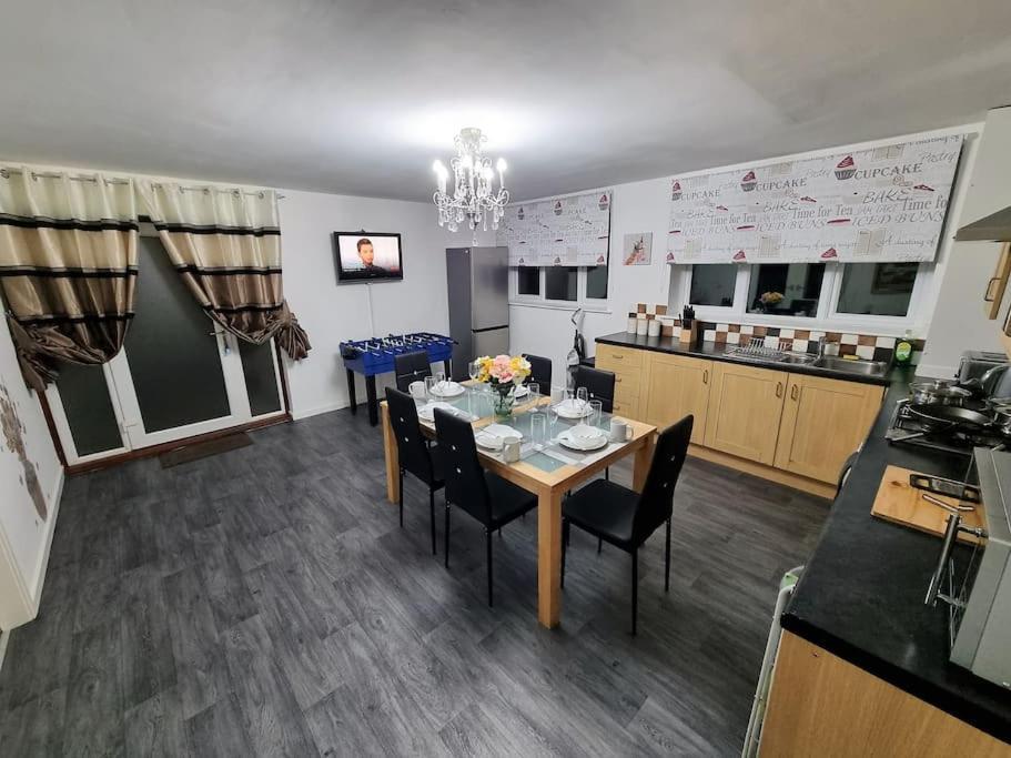*C.Sani* Setup For Your Most Relaxed & Amazing Stay + Free Parking + Free Fast Wifi * Leeds  Kültér fotó